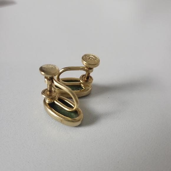 Vintage Curtis dce 14K Gold Filled Green Jade Screwback Earrings - Picture 10 of 14